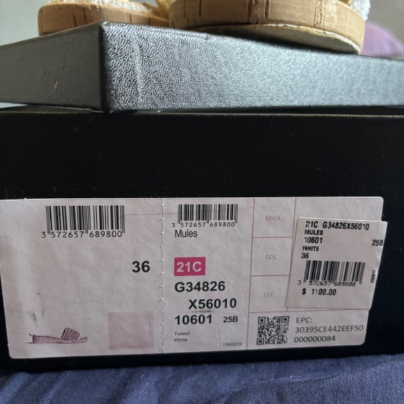 Chanel Slides - Picture 4 of 8